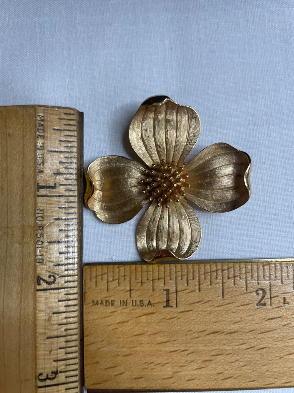 Vintage TRIFARI Gold Tone Dogwood Floral Brooch - Picture 4 of 4